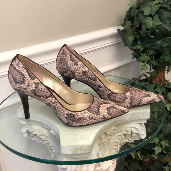 Talbots Shoes - Talbots snake skin shoe size 8. Genuine leather.